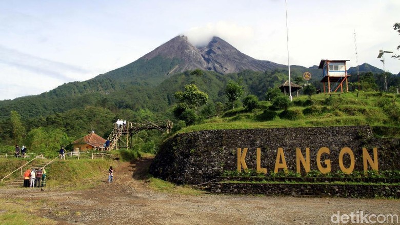 Gunung Merapi Keluarkan Awan Panas Lagi, Jarak Luncur 900 Meter