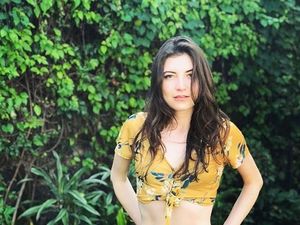 Potret Model yang Diancam Dibunuh karena Pose Bugil di Pom Bensin Potret Model yang Diancam Dibunuh karena Pose Bugil di Pom Bensin