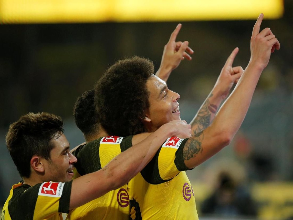 Borussia Dortmund merayakan kemenangan telak atas Hannover 96 di Liga Jerman. (Foto: Leon Kuegeler/Reuters)