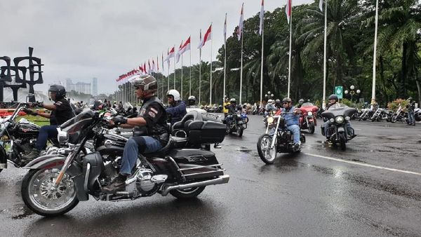 Ketika Moge Serbu Gedung DPR