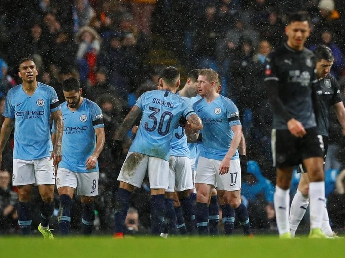 Soccer Football - FA Cup Fourth Round - Manchester City v Burnley  - Etihad Stadium, Manchester, Britain - January 26, 2019  Manchester Citys Kevin De Bruyne celebrates scoring their third goal with team mates      Action Images via Reuters/Jason Cairnduff