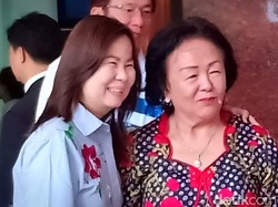 Ibunda Ahok Beribadah di GKY Pluit, Ahok Tidak Terlihat