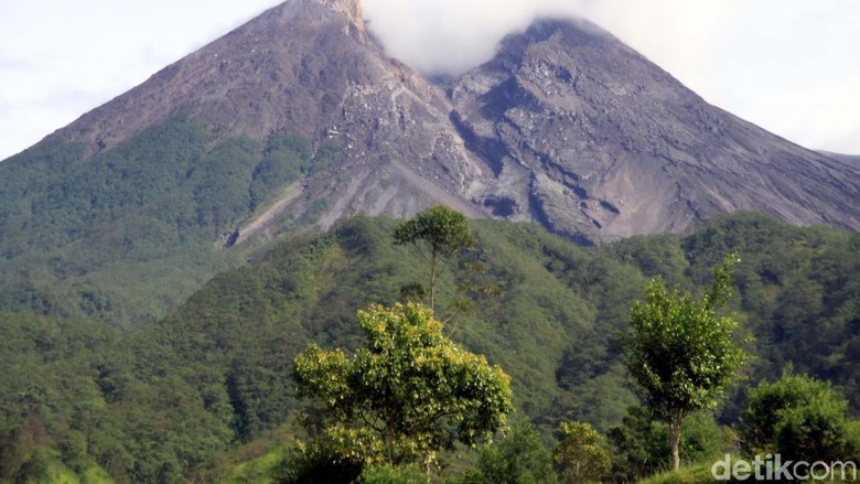 Gunung Merapi Keluarkan Awan Panas Sore Ini, Jarak Luncur 1 Km