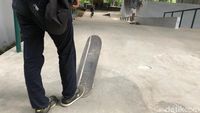 Yuk Intip Flyover Slipi, Bisa Main Skateboard Loh!
