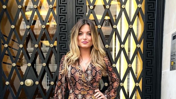 Ini Ratu Kecantikan yang Gelarnya Dicopot Karena Skandal Seks Tersiar di TV