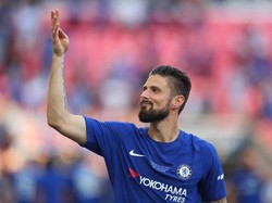 Giroud Bidik Trofi Piala FA Kelima