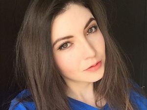 Model Cantik Jadi Kontroversi karena Pose Tanpa Busana di Gereja Model Cantik Jadi Kontroversi karena Pose Tanpa Busana di Gereja