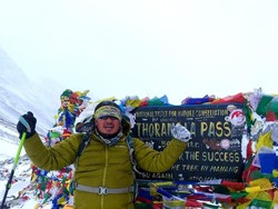 Simpatisan PPP Kibarkan Bendera Partai di Puncak Himalaya