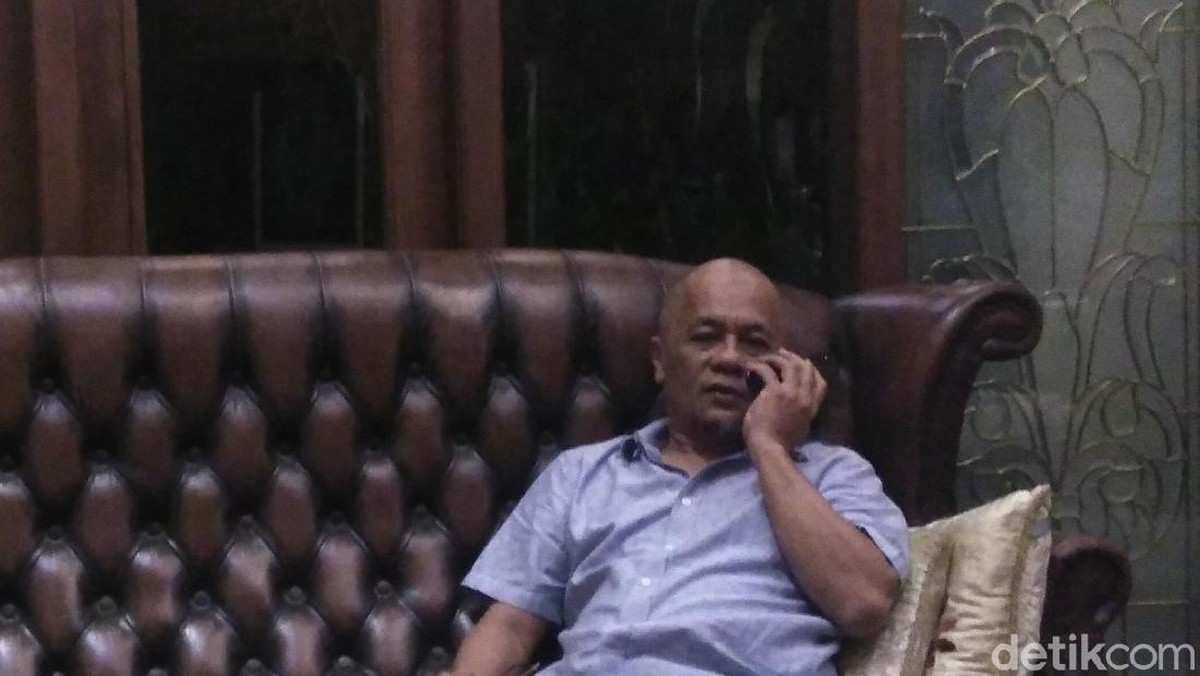 Haruna Soemitro kecewa keluarganya terkena imbas polemik Shin Tae-yong. (Foto: Deni Prastyo Utomo/detikcom)