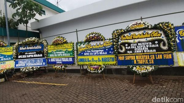 Anies hingga Ahok Kirim Karangan Bunga untuk Eka Tjipta Widjaja