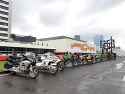 Anak Motor Geruduk DPR Gelar Pesta Rakyat di Rumah Rakyat