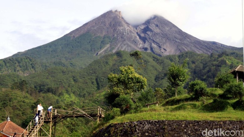 Gunung Merapi Kembali Gugurkan Awan Panas, Jarak Luncurnya 600 Meter