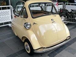 Ada Mobil Langka Berpintu Depan Mejeng di Jakarta
