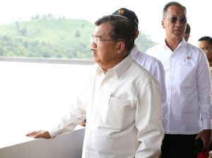 Kunjungi Korban Banjir, JK Janjikan Fasilitas Umum Segera Diperbaiki