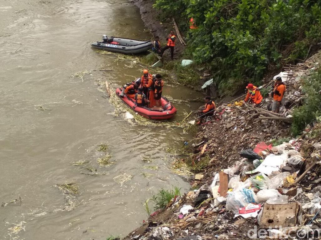 2 Korban Mobil Tercebur di Sungai Brantas Tulungagung Warga Surabaya