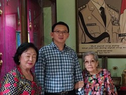 Senangnya Ahok Dapat Lukisan Karya Hoegeng: Mau Pajang di Ruang Makan