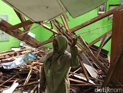 Pak Bupati, Atap SD di Boyolali Ini Ambruk Dimakan Usia
