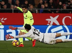 Hingga peluit akhir permainan skor pun tak berubah dengan 2-0 kemenangan untuk Barcelona.