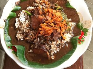 Yuk, Hangatkan Badan dengan Sarapan Nasi Pindang yang Gurih Enak!