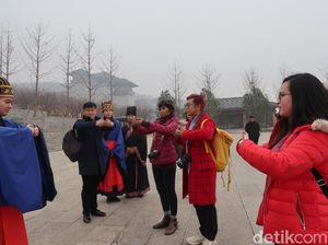 Foto: Tanda Penghormatan ala Kerajaan