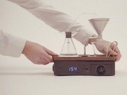 Penggemar Kopi, Ini Alarm Canggih yang Bisa Racik Kopi Setiap Pagi