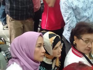 Ekspresi Mulan Jameela saat Ahmad Dhani Divonis 1,5 Tahun Penjara