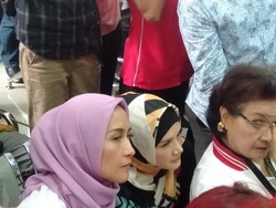 Ekspresi Mulan Jameela saat Ahmad Dhani Divonis 1,5 Tahun Penjara