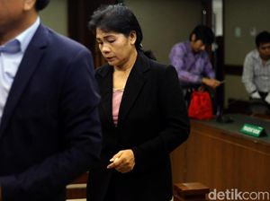 Wajah Lesu Merry Purba Saat Eksepsinya Ditolak Hakim