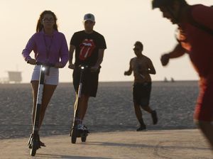 Pemkot Bandung Larang Penggunaan Skuter Listrik di Jalan Raya Pemkot Bandung Larang Penggunaan Skuter Listrik di Jalan Raya