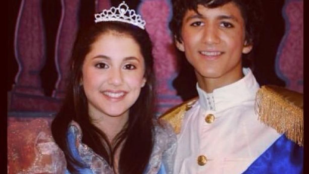 10 Orang Ini Mungkin Menyesal Putus dari Mantan yang Kini Jadi Artis Terkenal 10 Orang Ini Mungkin Menyesal Putus dari Mantan yang Kini Jadi Artis Terkenal