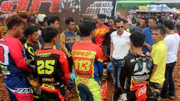 Ratusan Crosser Deklarasi Dukung Jokowi