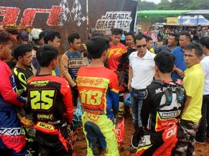 Ratusan Crosser Deklarasi Dukung Jokowi Ratusan Crosser Deklarasi Dukung Jokowi