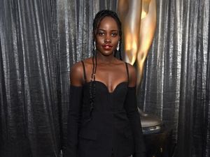 Shake it Off Milik Taylor Swift Selamatkan Lupita Nyongo Shake it Off Milik Taylor Swift Selamatkan Lupita Nyongo