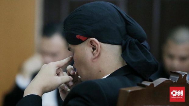 Ahmad Dhani saat divonis 1 tahun 6 bulan penjara karena terbukti dalam kasus ujaran kebencian, di PN Jakarta Selatan, Senin (28/1).