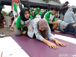 Foto: Serunya Fisioterapi Gratis di CFD Kota Depok