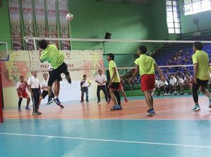 6 Teknik Dasar Bola Voli dan Penjelasannya secara Lengkap