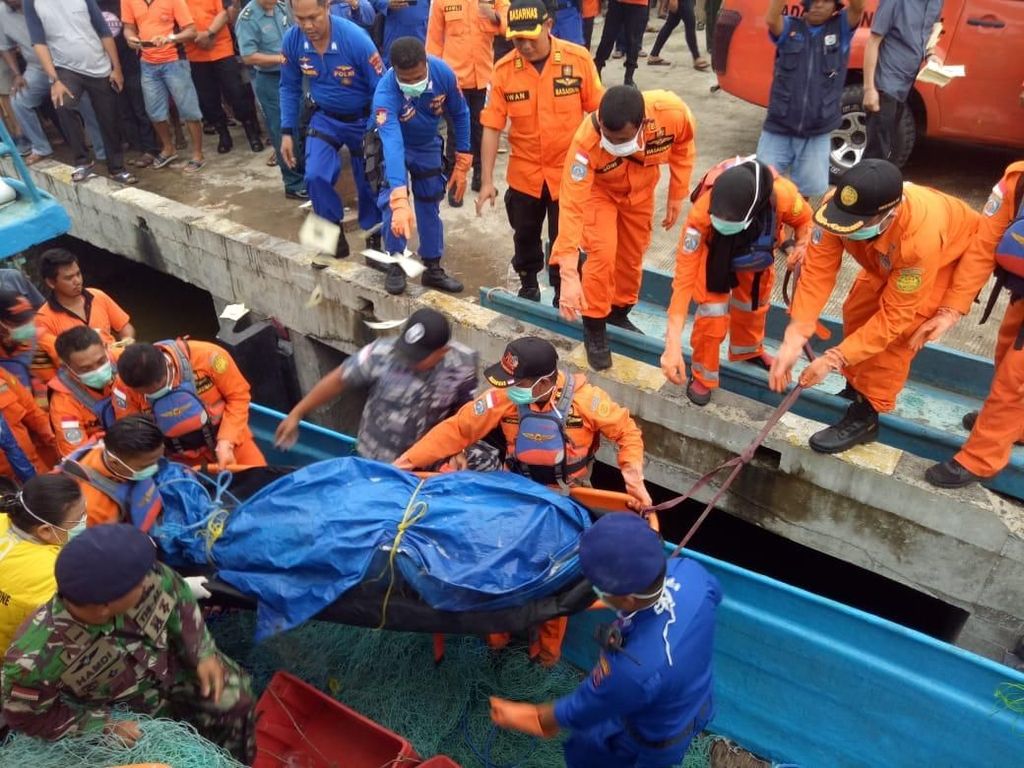 Kapal Ikan Tenggelam di Merauke Papua: 4 Tewas, 9 Hilang Kapal Ikan Tenggelam di Merauke Papua: 4 Tewas, 9 Hilang