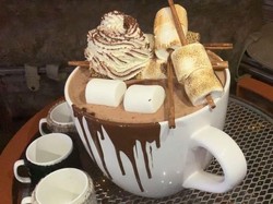 Wouw! Hot Chocolate Seberat 9 Kg Ini Bisa Dimakan untuk 21 Orang