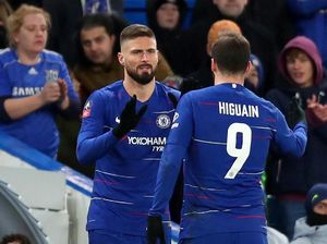 Higuain Datang, Giroud Akan Kian Tersisih di Chelsea