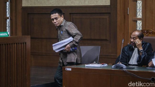 Sidang Irwandi Yusuf, Saksi Akui Kembalikan Uang Rp 1,2 M ke KPK Sidang Irwandi Yusuf, Saksi Akui Kembalikan Uang Rp 1,2 M ke KPK