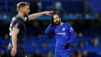 Zola menilai sinyal-sinyal yang ditunjukkan di laga debut ini sangat positif. Dengan adaptasi dan komunikasi yang akan meningkat, dia percaya Higuain bakal jauh lebih berkontribusi ke depannya. REUTERS/Eddie Keogh.
