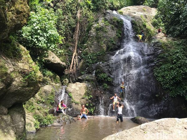 Foto: Air Terjun Tersembunyi di Polewali Mandar