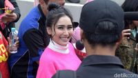 Ayu Ting Ting Bikin Silau