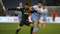 Juventus yang tak berdaya di satu jam pertama pertandingan mulai berupaya bangkit. Hanya satu tembakan yang dicatatkan Cristiano Ronaldo dkk dalam sejam pertama. (Foto: Marco Rosi/Getty Images)