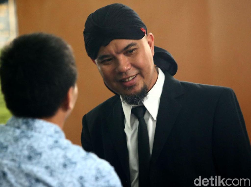 3 Cuitan yang Bikin Ahmad Dhani Divonis 1,5 Tahun Penjara 3 Cuitan yang Bikin Ahmad Dhani Divonis 1,5 Tahun Penjara