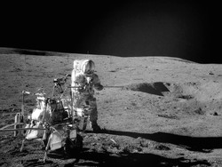 NASA Pulangkan Batu Bumi Usia 4 Miliar Tahun dari Bulan