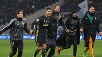 Dengan hasil ini, Juventus masih belum terkalahkan sejak awal musim atau dalam 21 pekan. Skuat besutan Massimiliano Allegri ini kukuh di puncak klasemen, berjarak 11 poin dari Napoli di posisi dua. (Foto: Paolo Bruno/Getty Images)