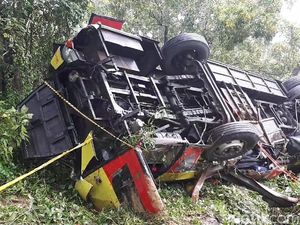 Insiden Bus Maut di Cipularang, Jumlah Korban Tewas Jadi 7 Orang Insiden Bus Maut di Cipularang, Jumlah Korban Tewas Jadi 7 Orang