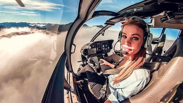 Foto: Pilot Cantik Swedia yang Hobi Bertualang