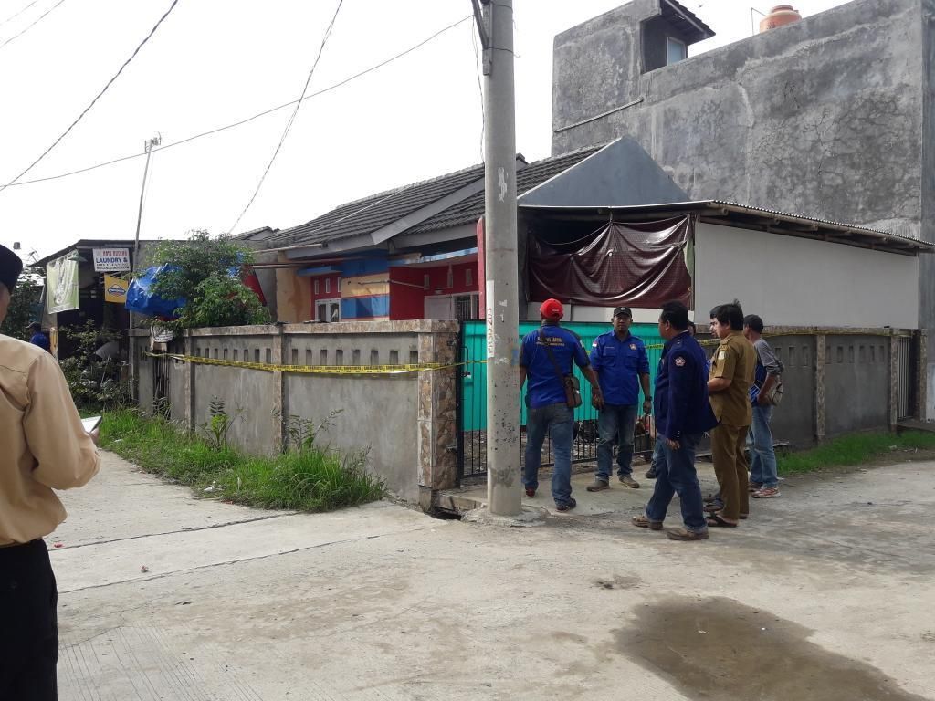 Polisi Amankan 2 Pekerja di Pabrik Oplosan Oli Palsu di Bekasi Polisi Amankan 2 Pekerja di Pabrik Oplosan Oli Palsu di Bekasi